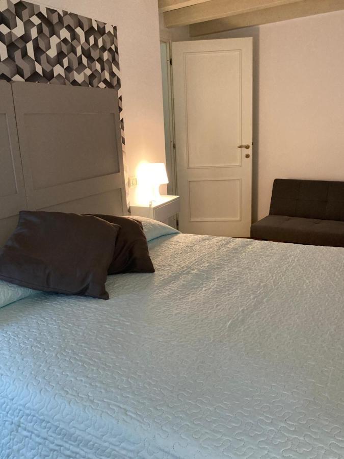 Casapiedicastello Apartment กัสเตลนูโอโว เดล การ์ดา ภายนอก รูปภาพ