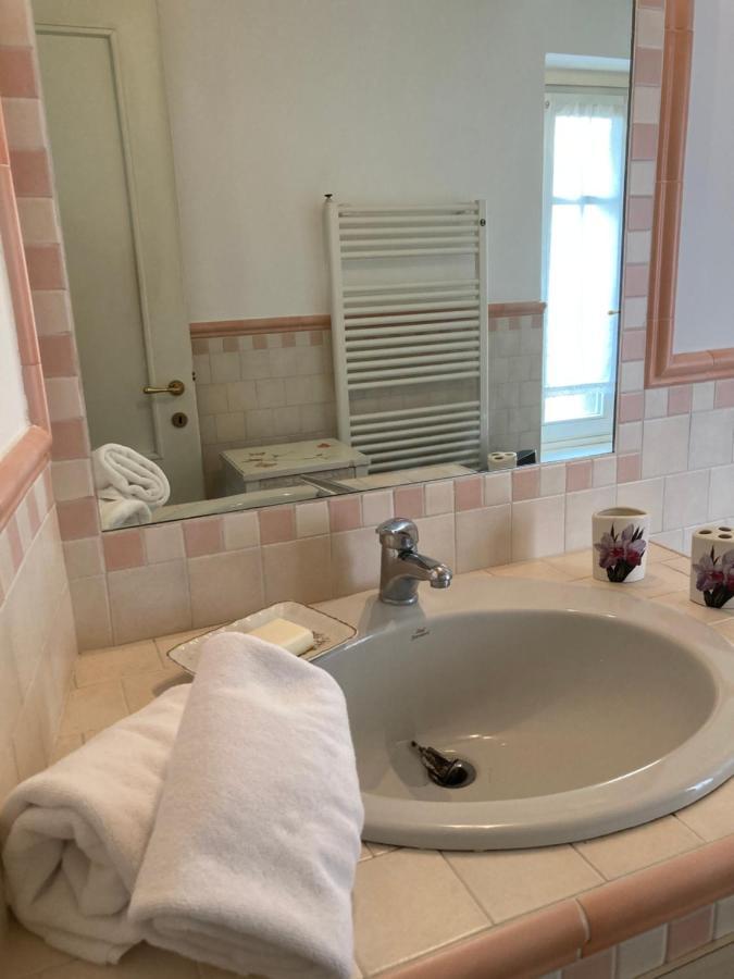 Casapiedicastello Apartment กัสเตลนูโอโว เดล การ์ดา ภายนอก รูปภาพ